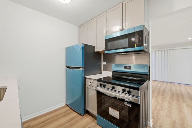 850 E Old Willow Road 108, Prospect Heights, IL 60070