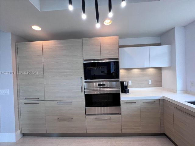 17301 Biscayne Boulevard 1402, North Miami Beach, FL 33160