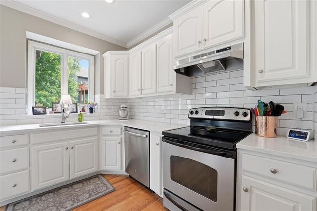 9611 N Ditzler Court, Kansas City, MO 64157