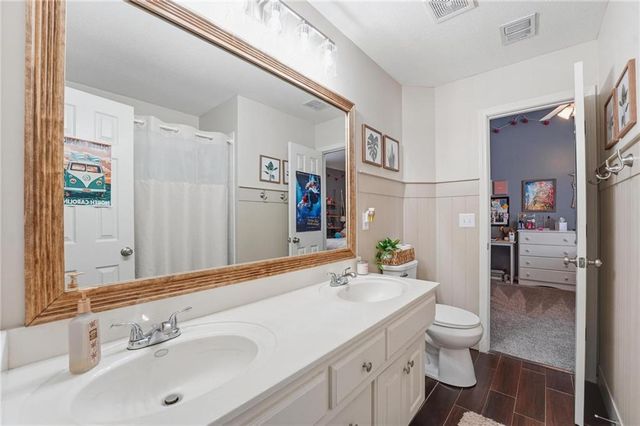 9611 N Ditzler Court, Kansas City, MO 64157