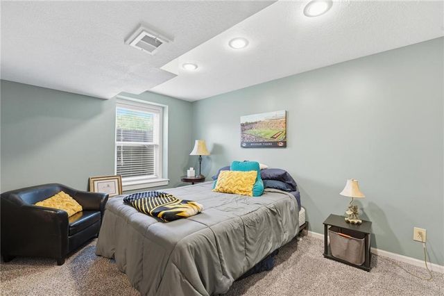 9611 N Ditzler Court, Kansas City, MO 64157