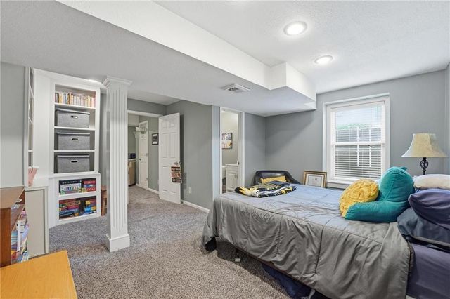 9611 N Ditzler Court, Kansas City, MO 64157