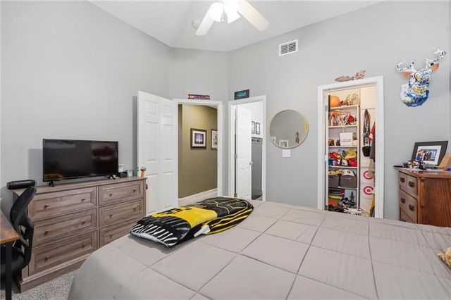 9611 N Ditzler Court, Kansas City, MO 64157