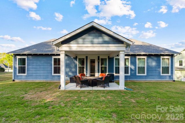 209 Country Lake Drive, Mooresville, NC 28115