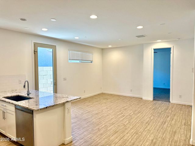 1533 W CARMEN Street, Phoenix, AZ 85041