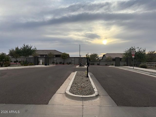1533 W CARMEN Street, Phoenix, AZ 85041
