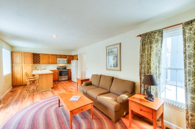 65 Brookdale Cir 65, Shrewsbury, MA 01545