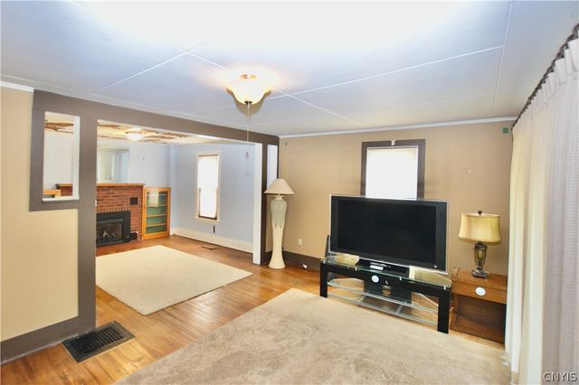 30 West Oneida Street, Lysander, NY 13027