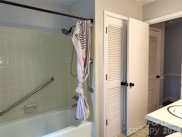 5812 Donegal Drive, Charlotte, NC 28212