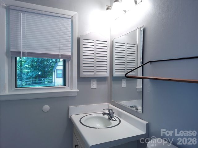 5812 Donegal Drive, Charlotte, NC 28212