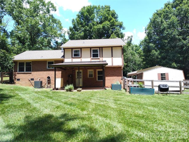 5812 Donegal Drive, Charlotte, NC 28212
