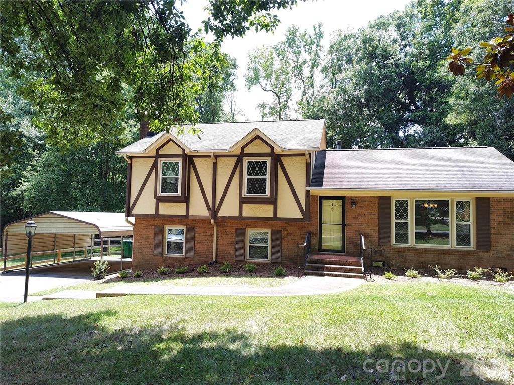 5812 Donegal Drive, Charlotte, NC 28212
