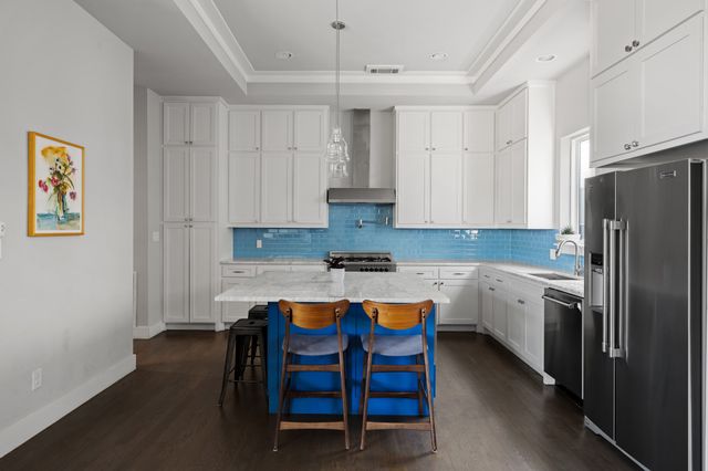 5818 Lindell Avenue B, Dallas, TX 75206