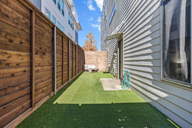 5818 Lindell Avenue B, Dallas, TX 75206