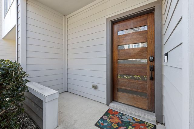 5818 Lindell Avenue B, Dallas, TX 75206