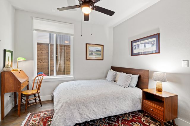 5818 Lindell Avenue B, Dallas, TX 75206