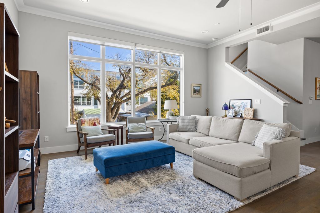 5818 Lindell Avenue B, Dallas, TX 75206