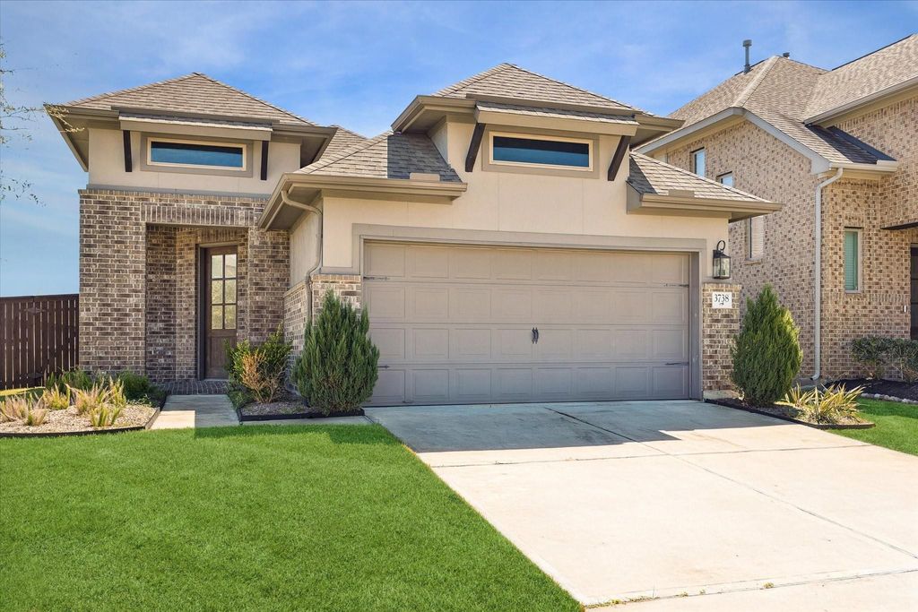 3738 Amoroso Drive, Iowa Colony, TX 77583