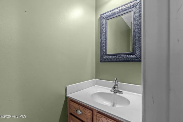 202 Wiltshire Court, Jacksonville, NC 28546