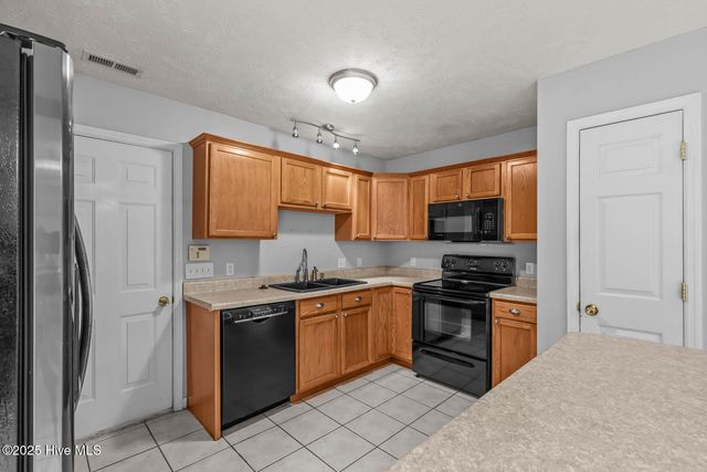 202 Wiltshire Court, Jacksonville, NC 28546