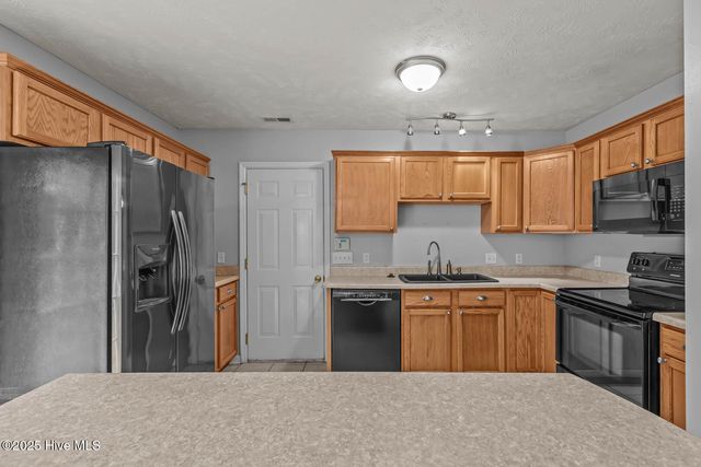 202 Wiltshire Court, Jacksonville, NC 28546