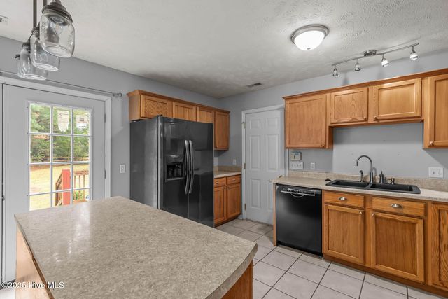 202 Wiltshire Court, Jacksonville, NC 28546