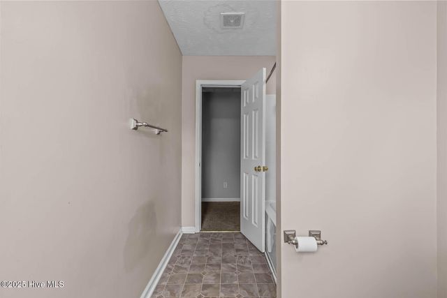 202 Wiltshire Court, Jacksonville, NC 28546