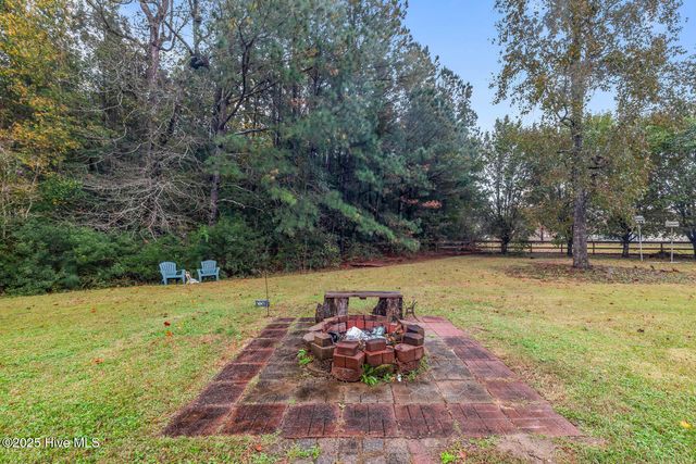 202 Wiltshire Court, Jacksonville, NC 28546