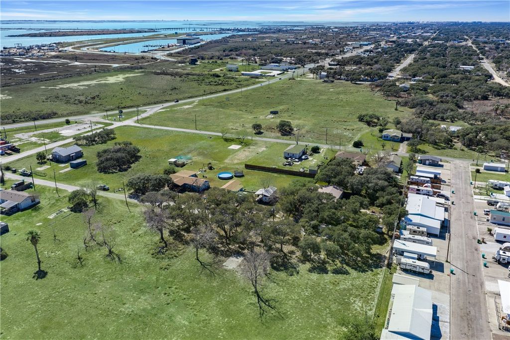 202 HAZLETT Ave, Aransas Pass, TX 78336 — photo 4