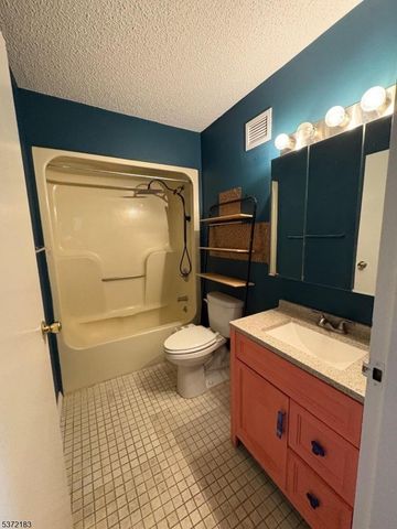 10 N Wood Ave 314, Linden City, NJ 07036