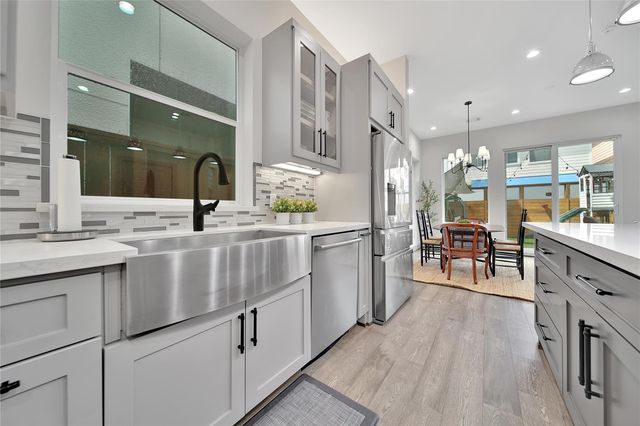 1205 E 28th Street, Houston, TX 77009