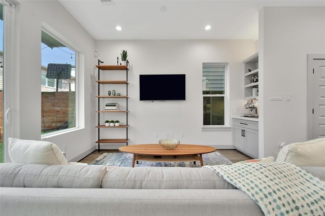 1205 E 28th Street, Houston, TX 77009