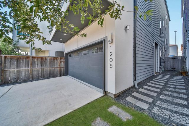 1205 E 28th Street, Houston, TX 77009