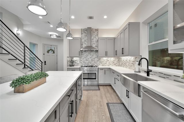 1205 E 28th Street, Houston, TX 77009