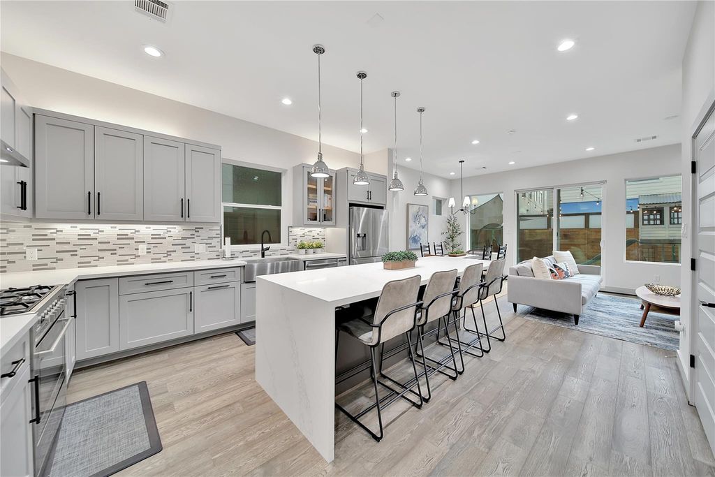 1205 E 28th Street, Houston, TX 77009