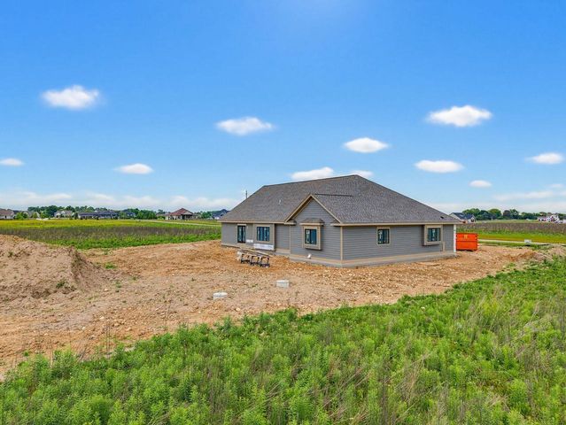 W297N8135 Meadow Bliss DRIVE, Sussex, WI 53089