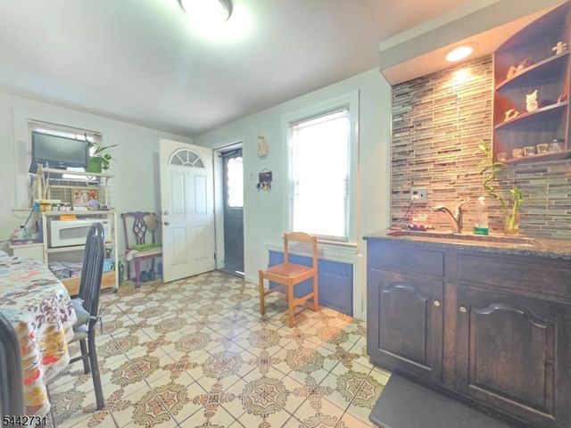 805 4Th Ave, Elizabeth City, NJ 07202
