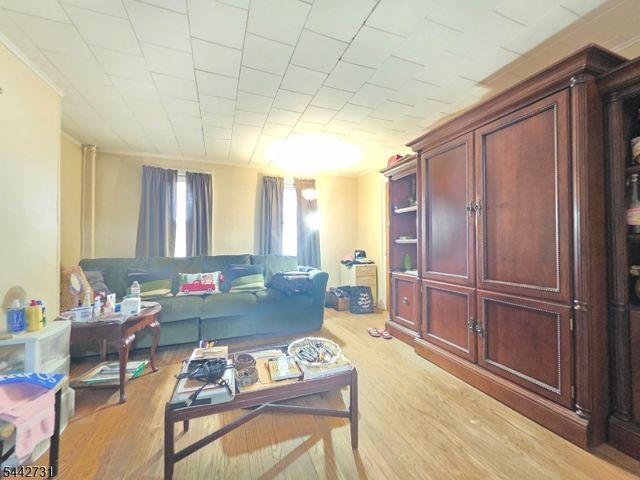 805 4Th Ave, Elizabeth City, NJ 07202