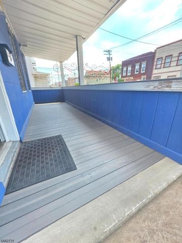805 4Th Ave, Elizabeth City, NJ 07202