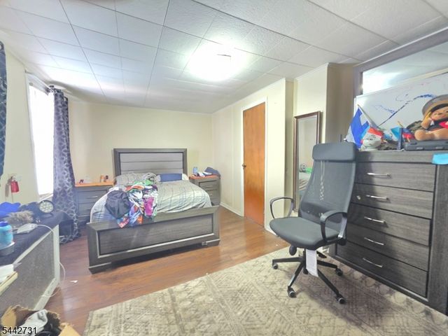 805 4Th Ave, Elizabeth City, NJ 07202