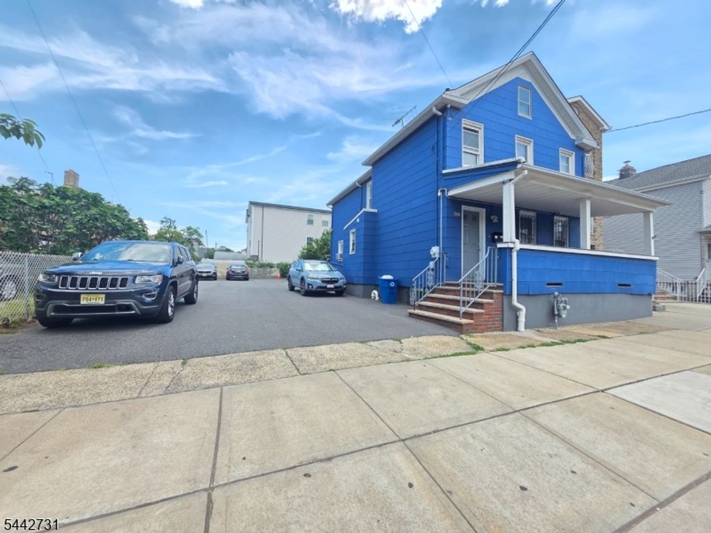 805 4Th Ave, Elizabeth City, NJ 07202
