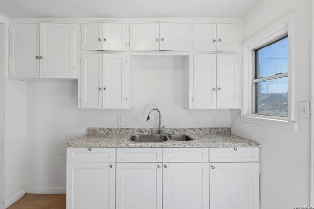 863 Cavalier, San Antonio, TX 78225