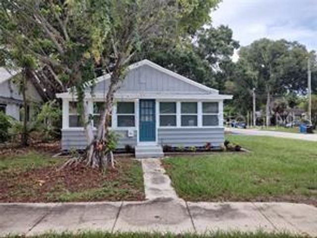 301 MYSTIC LAKE DRIVE N, St Petersburg, FL 33702