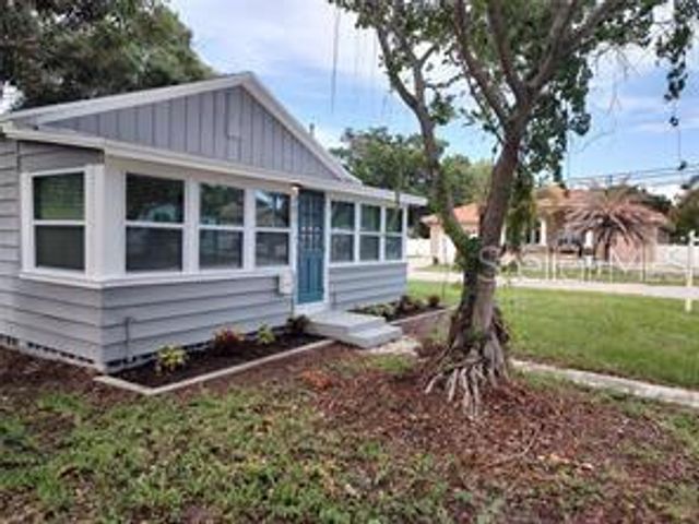 301 MYSTIC LAKE DRIVE N, St Petersburg, FL 33702