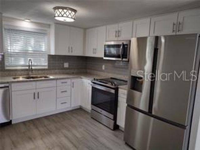 301 MYSTIC LAKE DRIVE N, St Petersburg, FL 33702