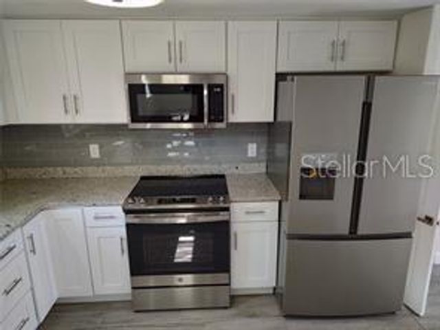 301 MYSTIC LAKE DRIVE N, St Petersburg, FL 33702