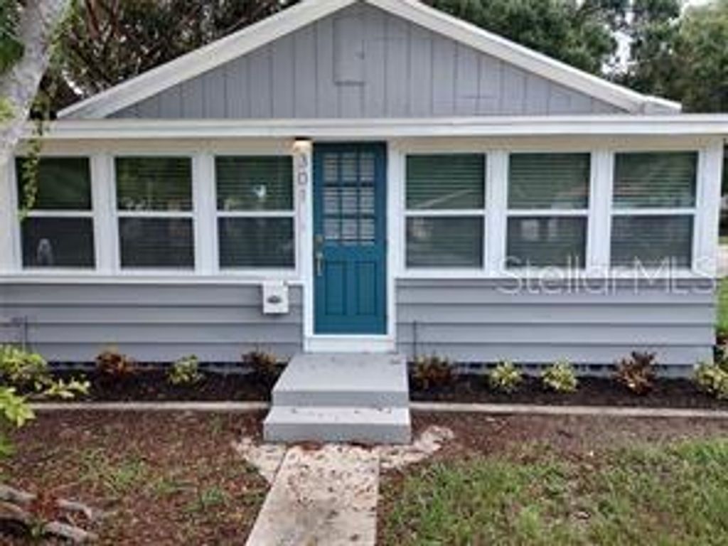 301 MYSTIC LAKE DRIVE N, St Petersburg, FL 33702