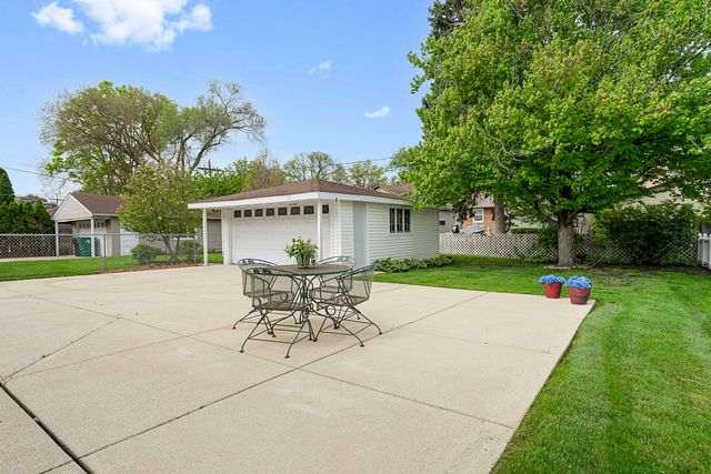 2226 Hawthorne Avenue, Westchester, IL 60154