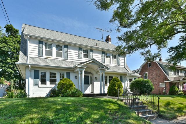 182 Ferncroft Road, Mineola, NY 11501