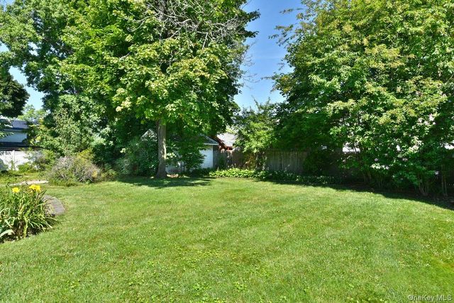 182 Ferncroft Road, Mineola, NY 11501